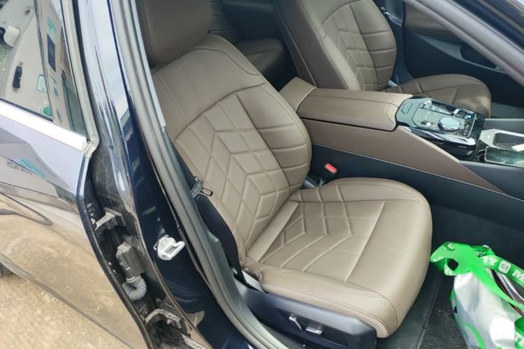 Used BMW i5 2024 eDrive 35L Luxury Package Right Front Seat