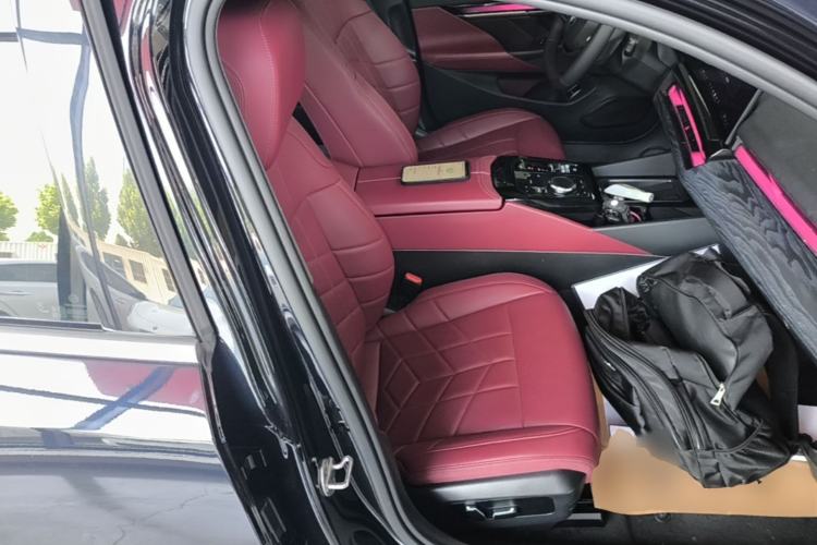Used BMW i5 2024 eDrive 35L Luxury Package Right Front Seat