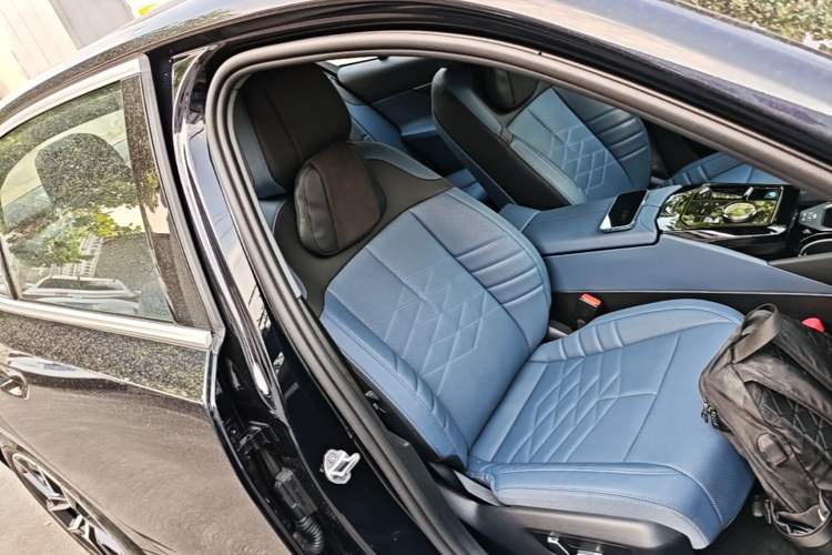 Used BMW i5 2024 eDrive 35L Luxury Model with M Sport Package Right Front Seat