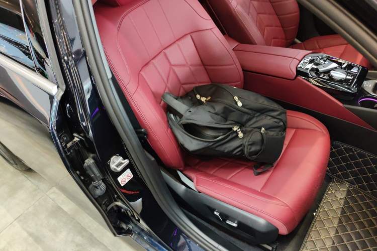 Used BMW i5 2024 eDrive 35L Luxury Package Right Front Seat