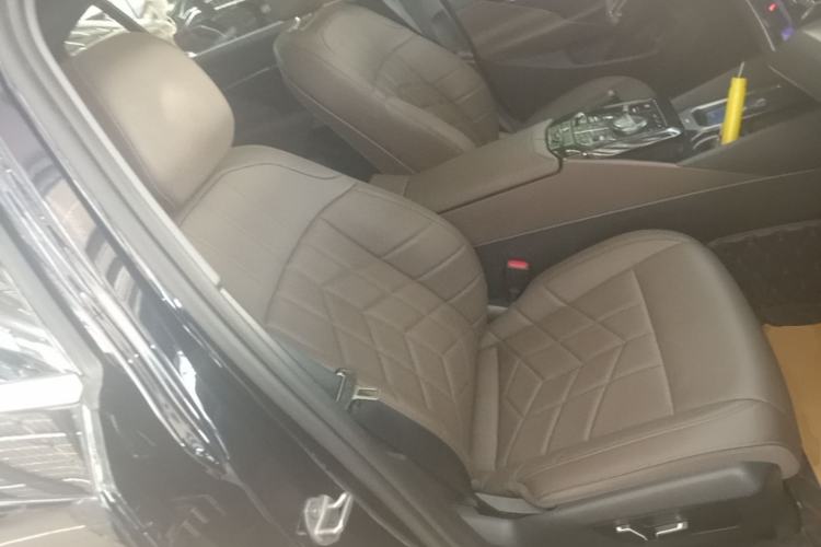 Used BMW i5 2024 eDrive 35L M Sport Package Right Front Seat