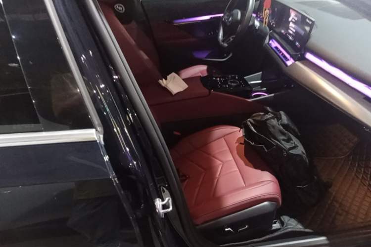 Used BMW i5 2024 eDrive 35L M Sport Package Right Front Seat