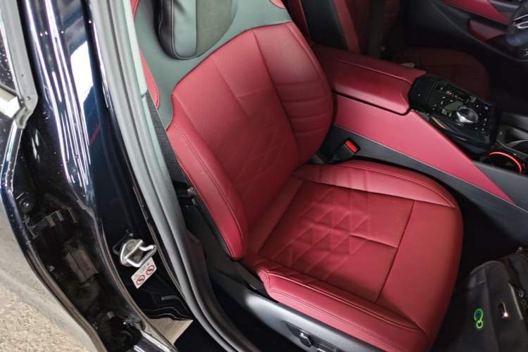 Used BMW i5 2024 eDrive 35L M Sport Package Right Front Seat