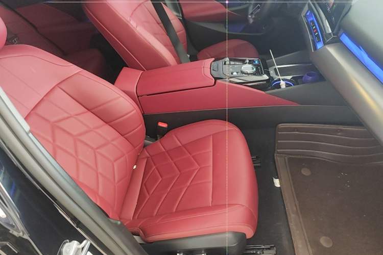 Used BMW i5 2024 eDrive 35L M Sport Package Right Front Seat