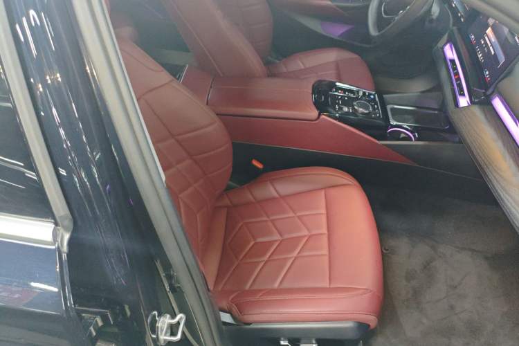 Used BMW i5 2024 eDrive 35L Luxury Package Right Front Seat
