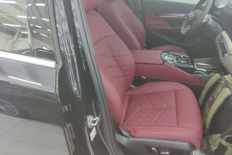 Used BMW i5 2024 eDrive 35L Luxury Package Right Front Seat