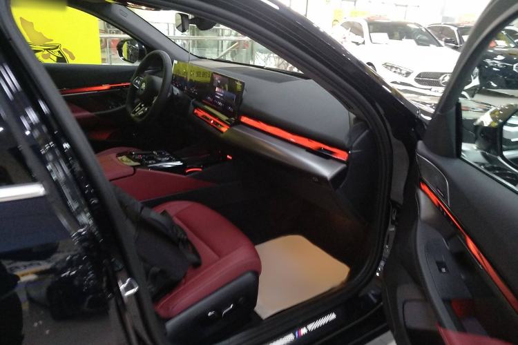 Used BMW i5 2024 eDrive 35L Luxury Model with M Sport Package Right Front Seat