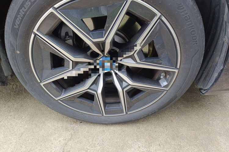 Used BMW i5 2024 eDrive 35L M Sport Package Right Front Wheel Hub