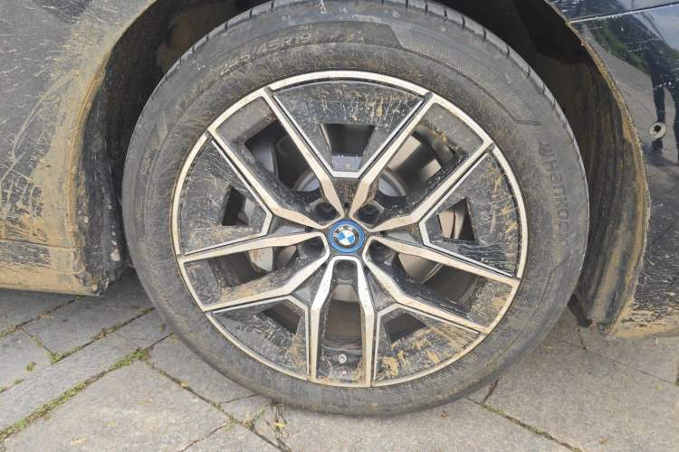 Used BMW i5 2024 eDrive 35L M Sport Package Right Front Wheel Hub