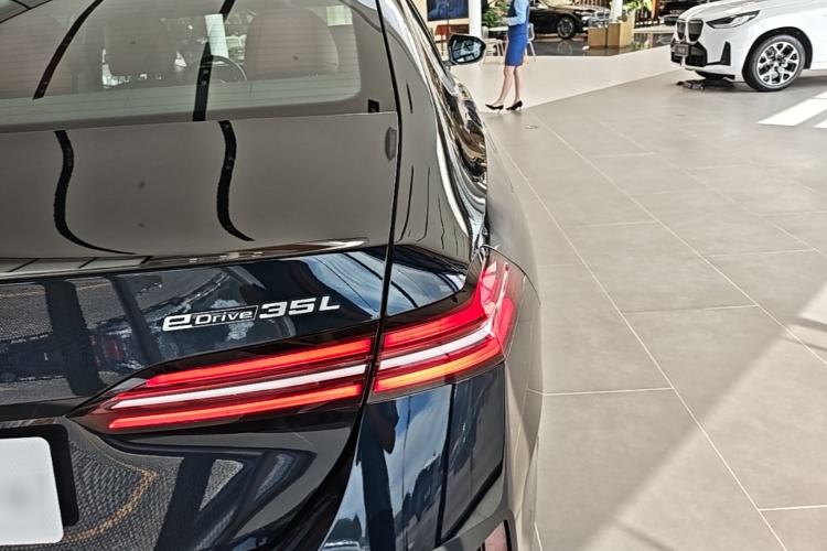 Used BMW i5 2024 eDrive 35L M Sport Package Right Rear Taillight