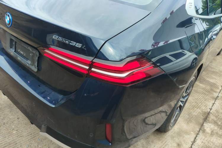 Used BMW i5 2024 eDrive 35L M Sport Package Right Rear Taillight