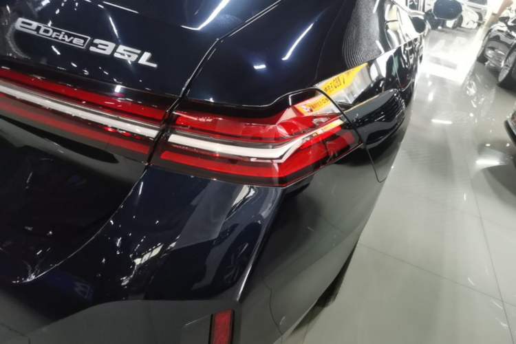 Used BMW i5 2024 eDrive 35L Luxury Model with M Sport Package Right Rear Taillight