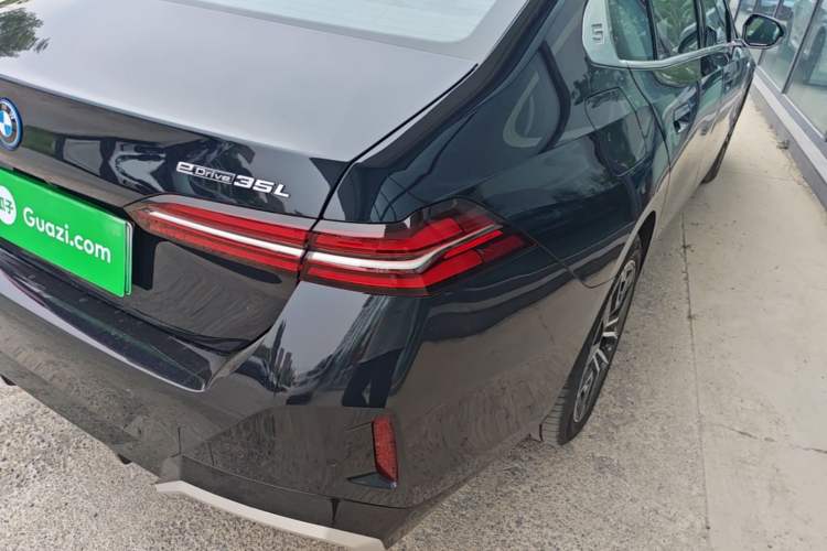 Used BMW i5 2024 eDrive 35L Luxury Model with M Sport Package Right Rear Taillight