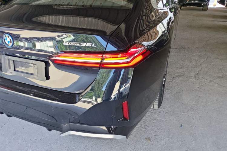 Used BMW i5 2024 eDrive 35L M Sport Package Right Rear Taillight