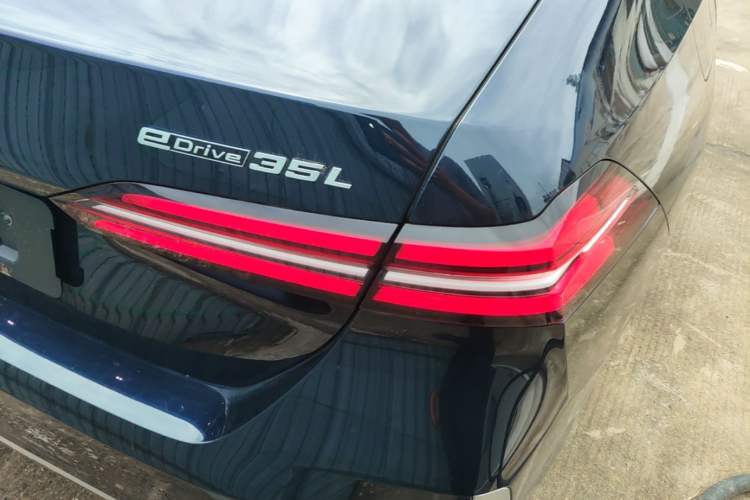 Used BMW i5 2024 eDrive 35L Luxury Package Right Rear Taillight