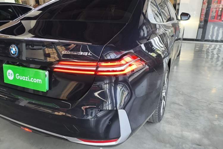 Used BMW i5 2024 eDrive 35L Luxury Package Right Rear Taillight