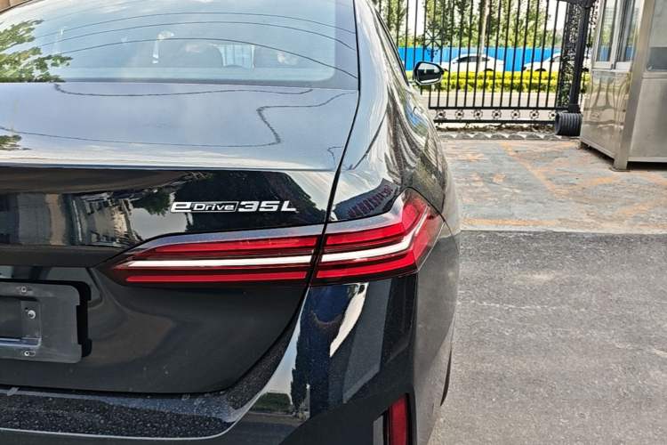 Used BMW i5 2024 eDrive 35L Luxury Model with M Sport Package Right Rear Taillight