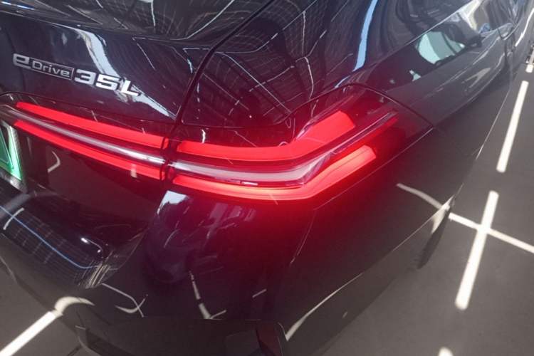 Used BMW i5 2024 eDrive 35L M Sport Package Right Rear Taillight