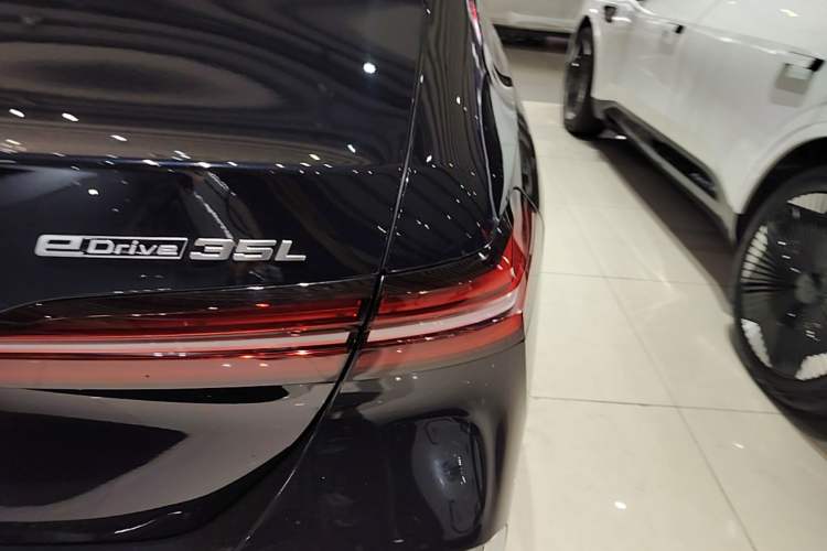 Used BMW i5 2024 eDrive 35L Prestige Luxury Package Right Rear Taillight