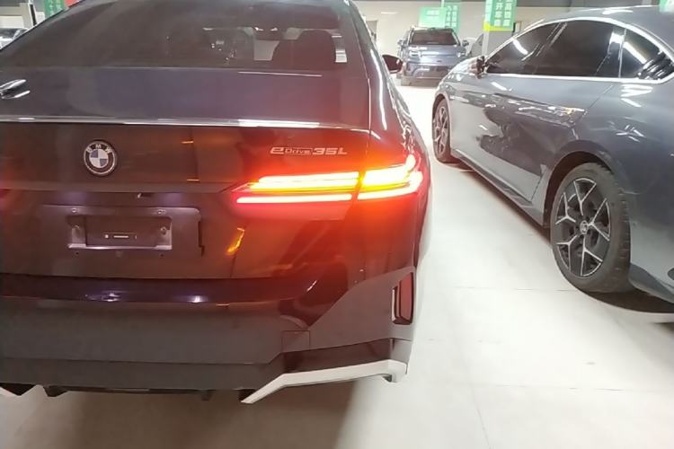 Used BMW i5 2024 eDrive 35L M Sport Package Right Rear Taillight