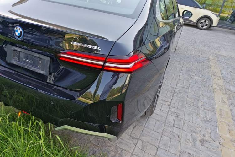 Used BMW i5 2024 eDrive 35L M Sport Package Right Rear Taillight