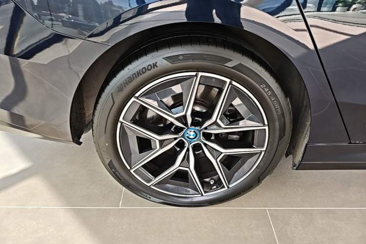 Used BMW i5 2024 eDrive 35L M Sport Package Right Rear Wheel Hub