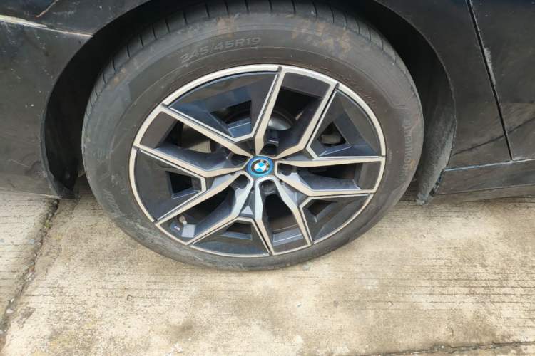 Used BMW i5 2024 eDrive 35L M Sport Package Right Rear Wheel Hub