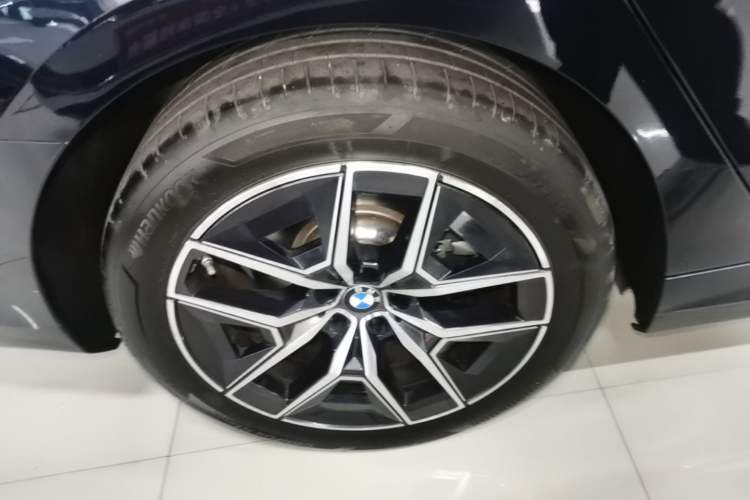 Used BMW i5 2024 eDrive 35L Luxury Model with M Sport Package Right Rear Wheel Hub