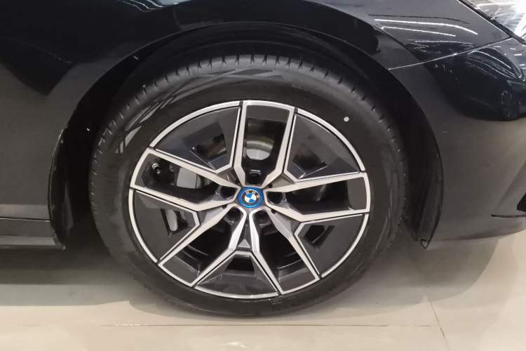 Used BMW i5 2024 eDrive 35L M Sport Package Right Rear Wheel Hub