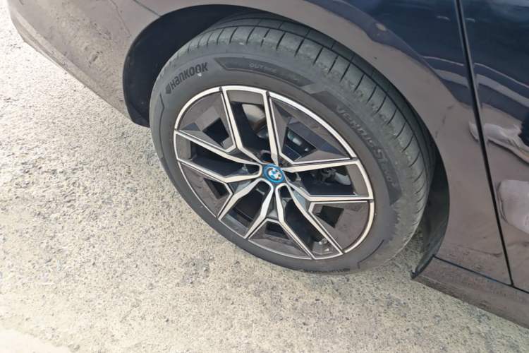 Used BMW i5 2024 eDrive 35L Luxury Model with M Sport Package Right Rear Wheel Hub