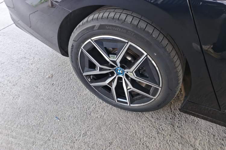 Used BMW i5 2024 eDrive 35L M Sport Package Right Rear Wheel Hub