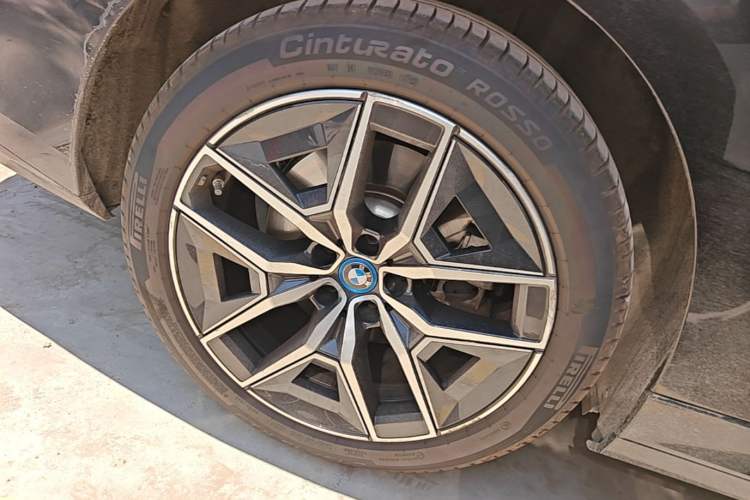 Used BMW i5 2024 eDrive 35L Luxury Model with M Sport Package Right Rear Wheel Hub