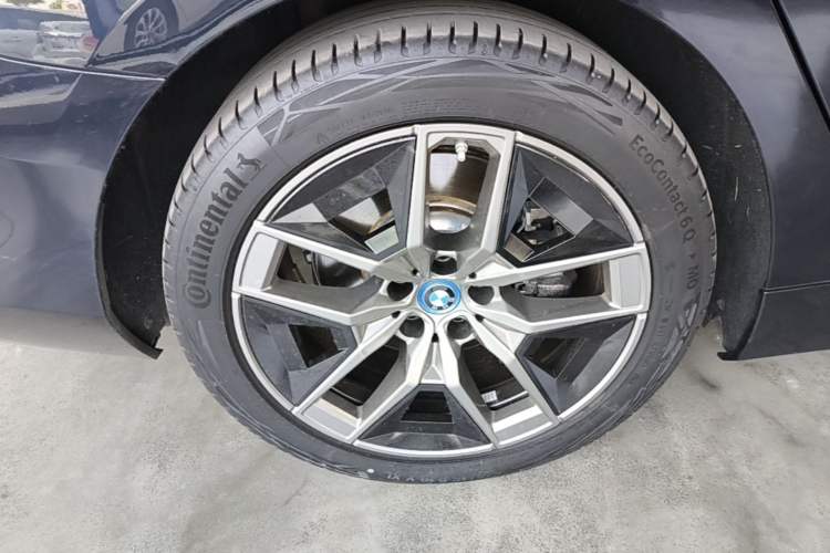 Used BMW i5 2024 eDrive 35L Luxury Package Right Rear Wheel Hub