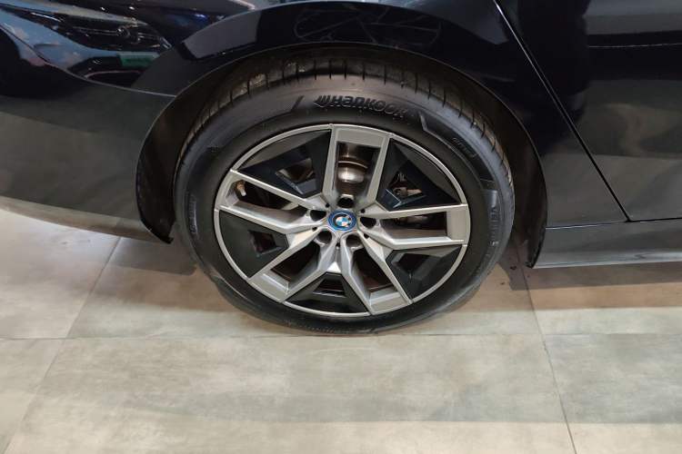 Used BMW i5 2024 eDrive 35L Luxury Package Right Rear Wheel Hub