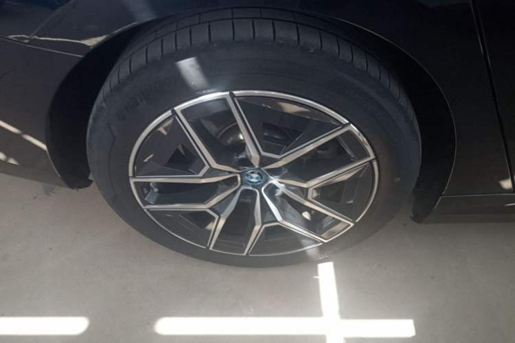Used BMW i5 2024 eDrive 35L M Sport Package Right Rear Wheel Hub
