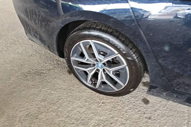 Used BMW i5 2024 eDrive 35L M Sport Package Right Rear Wheel Hub