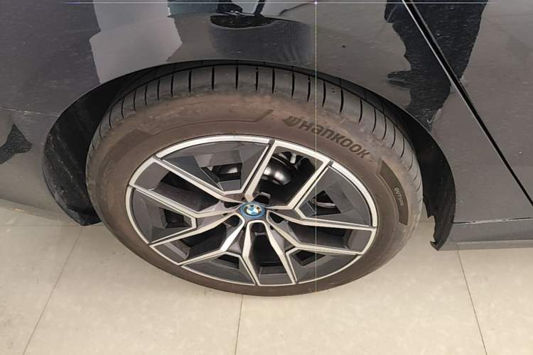 Used BMW i5 2024 eDrive 35L M Sport Package Right Rear Wheel Hub