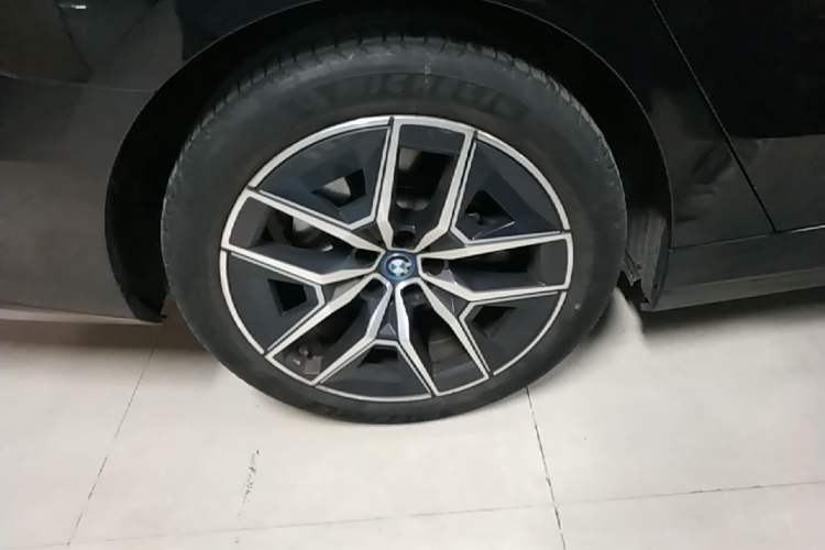 Used BMW i5 2024 eDrive 35L M Sport Package Right Rear Wheel Hub