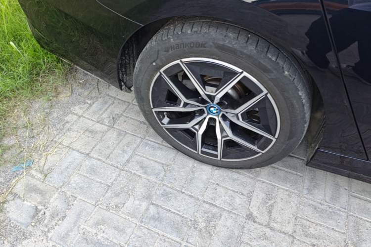 Used BMW i5 2024 eDrive 35L M Sport Package Right Rear Wheel Hub