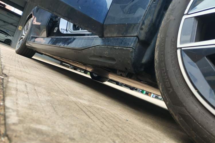 Used BMW i5 2024 eDrive 35L M Sport Package Right Side Sill