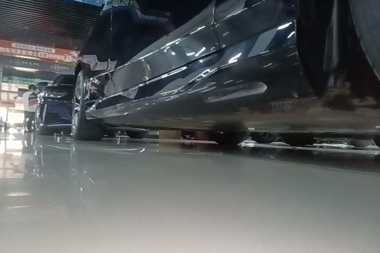 Used BMW i5 2024 eDrive 35L M Sport Package Right Side Sill