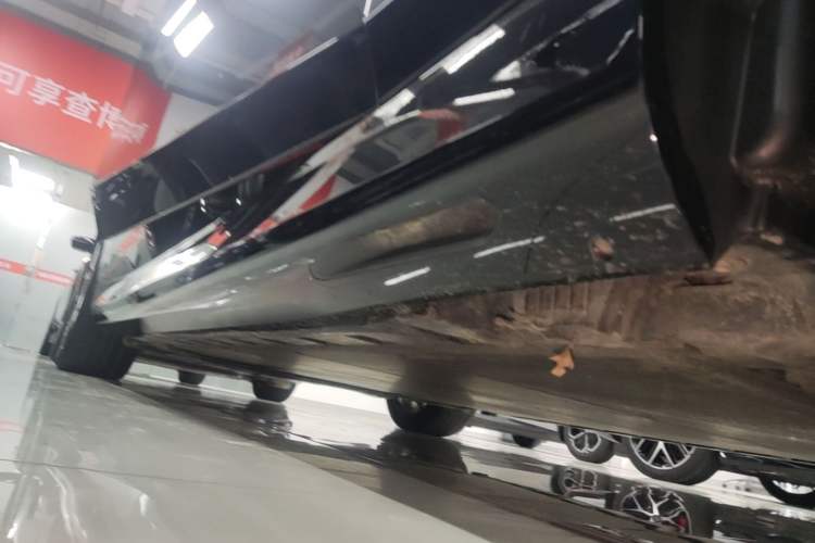 Used BMW i5 2024 eDrive 35L Prestige Luxury Package Right Side Sill