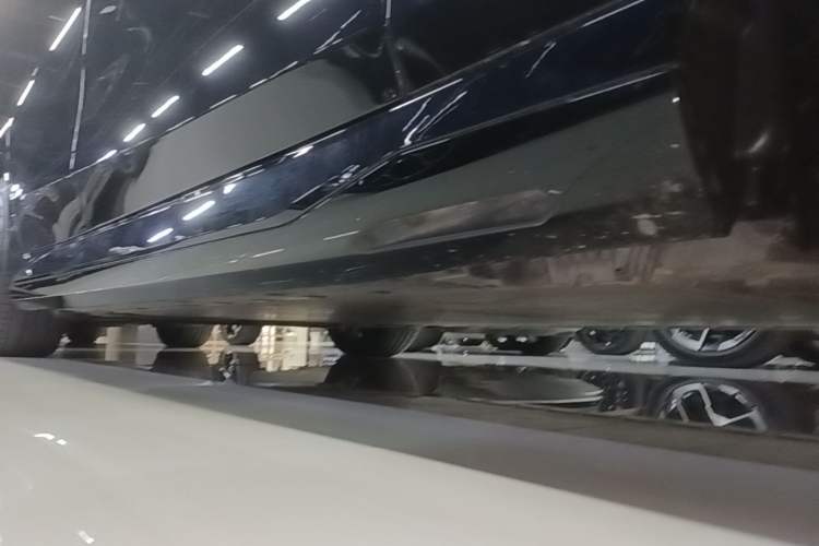 Used BMW i5 2024 eDrive 35L M Sport Package Right Side Sill