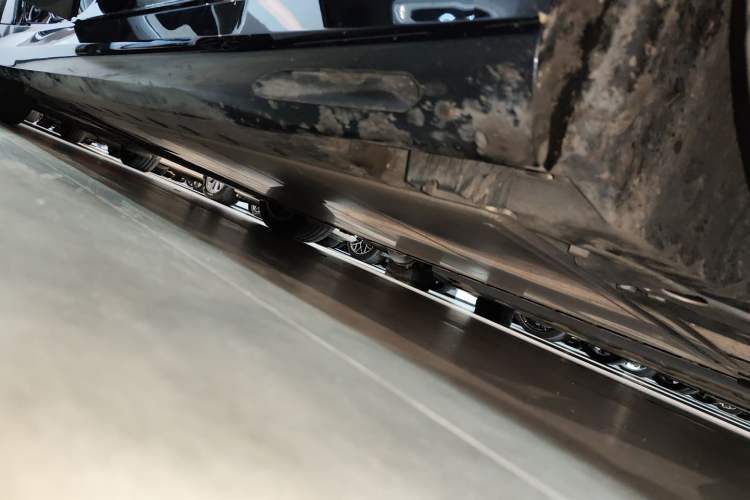 Used BMW i5 2024 eDrive 35L Luxury Package Right Side Sill