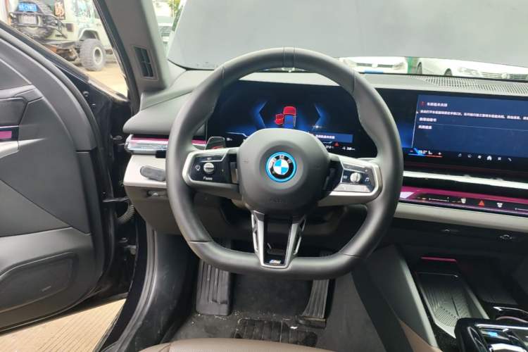 Used BMW i5 2024 eDrive 35L M Sport Package Steering Wheel