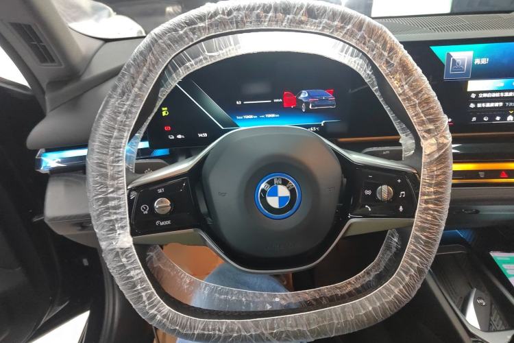 Used BMW i5 2024 eDrive 35L Luxury Package Steering Wheel