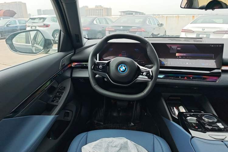 Used BMW i5 2024 eDrive 35L Prestige Luxury Package Steering Wheel