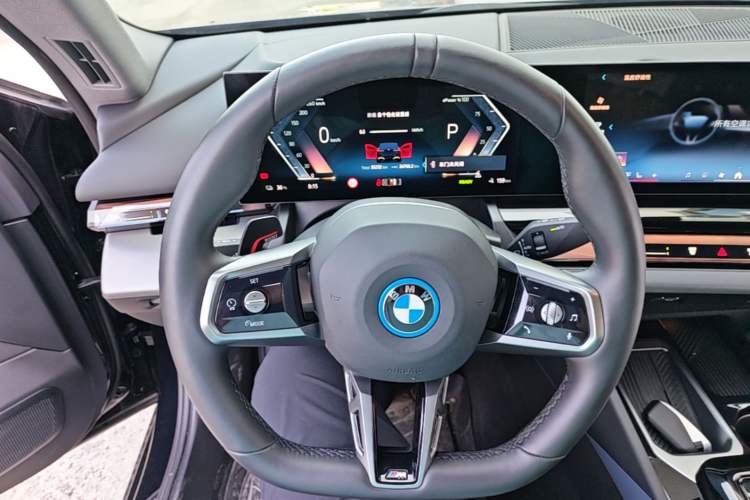Used BMW i5 2024 eDrive 35L M Sport Package Steering Wheel