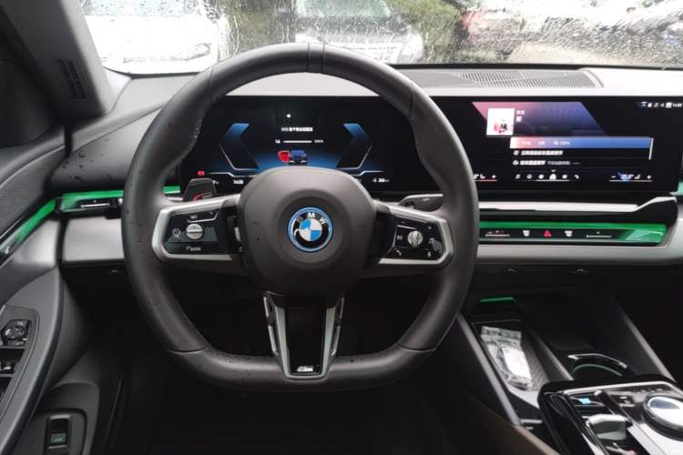 Used BMW i5 2024 eDrive 35L M Sport Package Steering Wheel