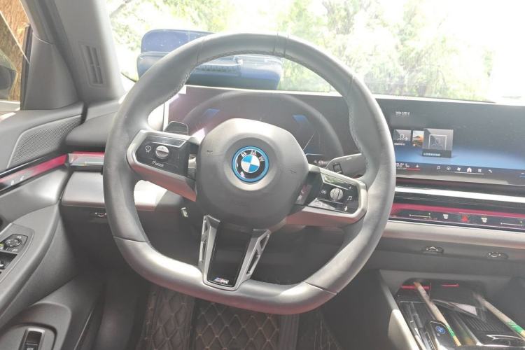 Used BMW i5 2024 eDrive 35L M Sport Package Steering Wheel